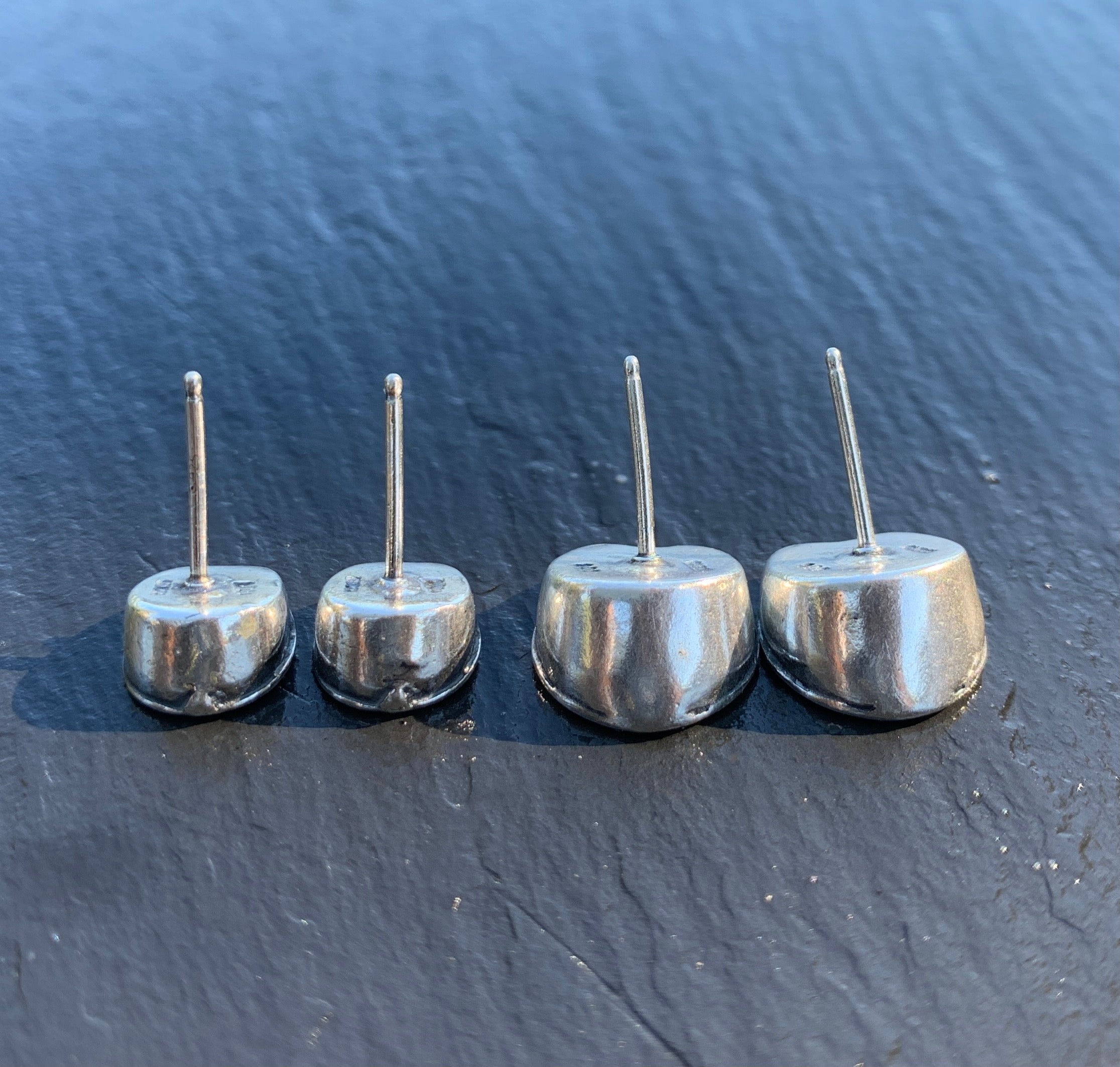 Sterling Hoofprints Post Earrings in Pony Size