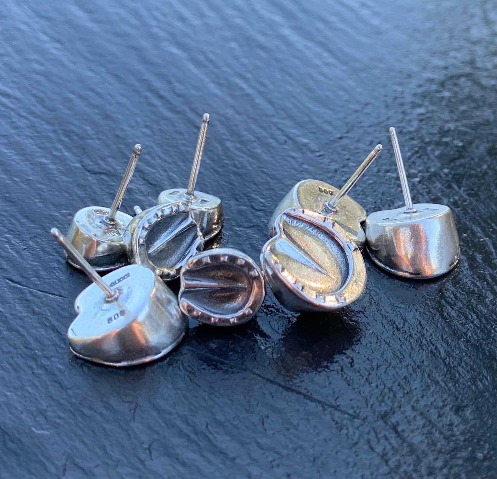Sterling Hoofprints Post Earrings in Pony Size