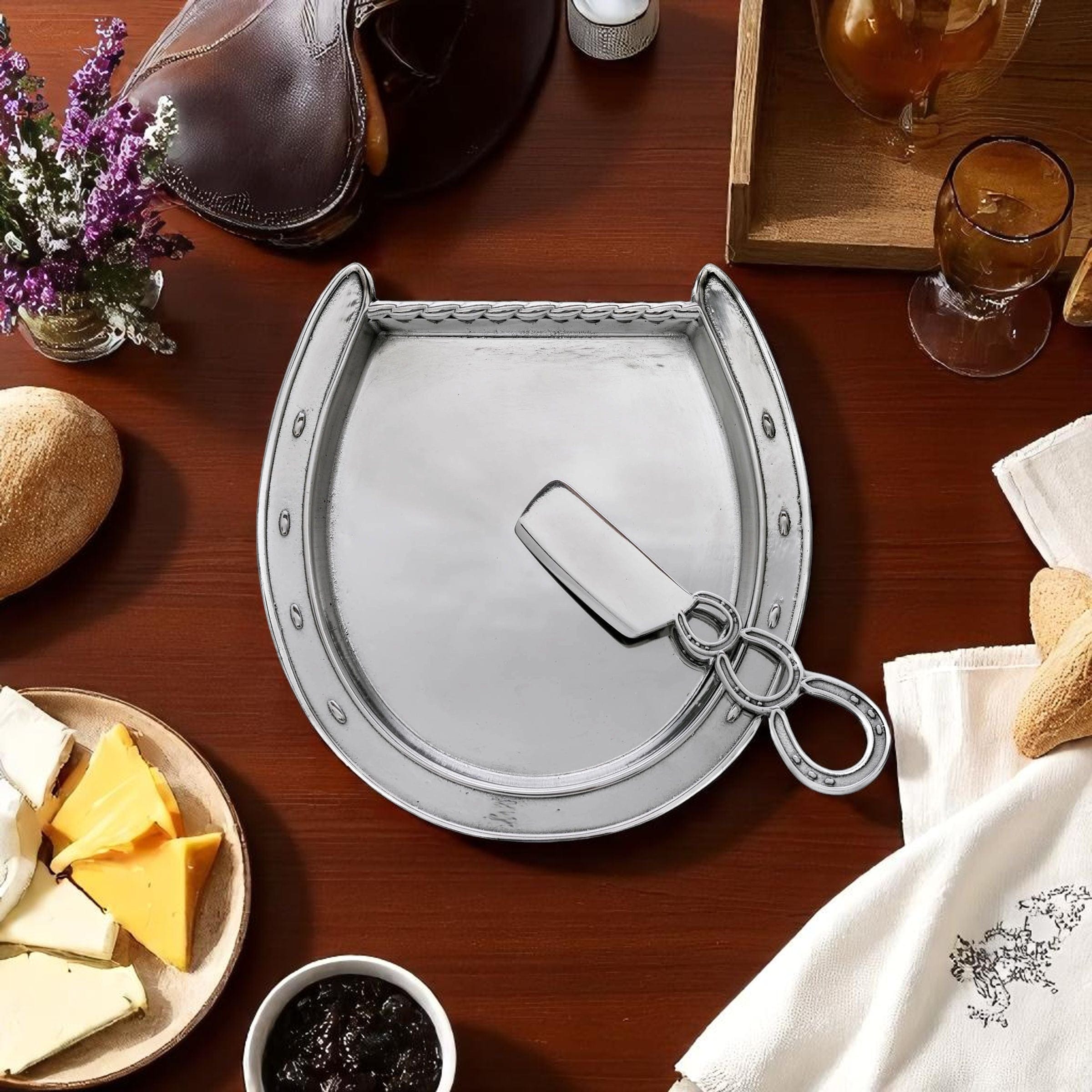 Horseshoe Plate with Server