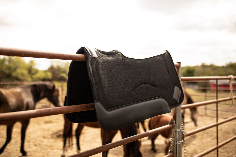 Contour Classic Saddle Pad-Black Wear Leather