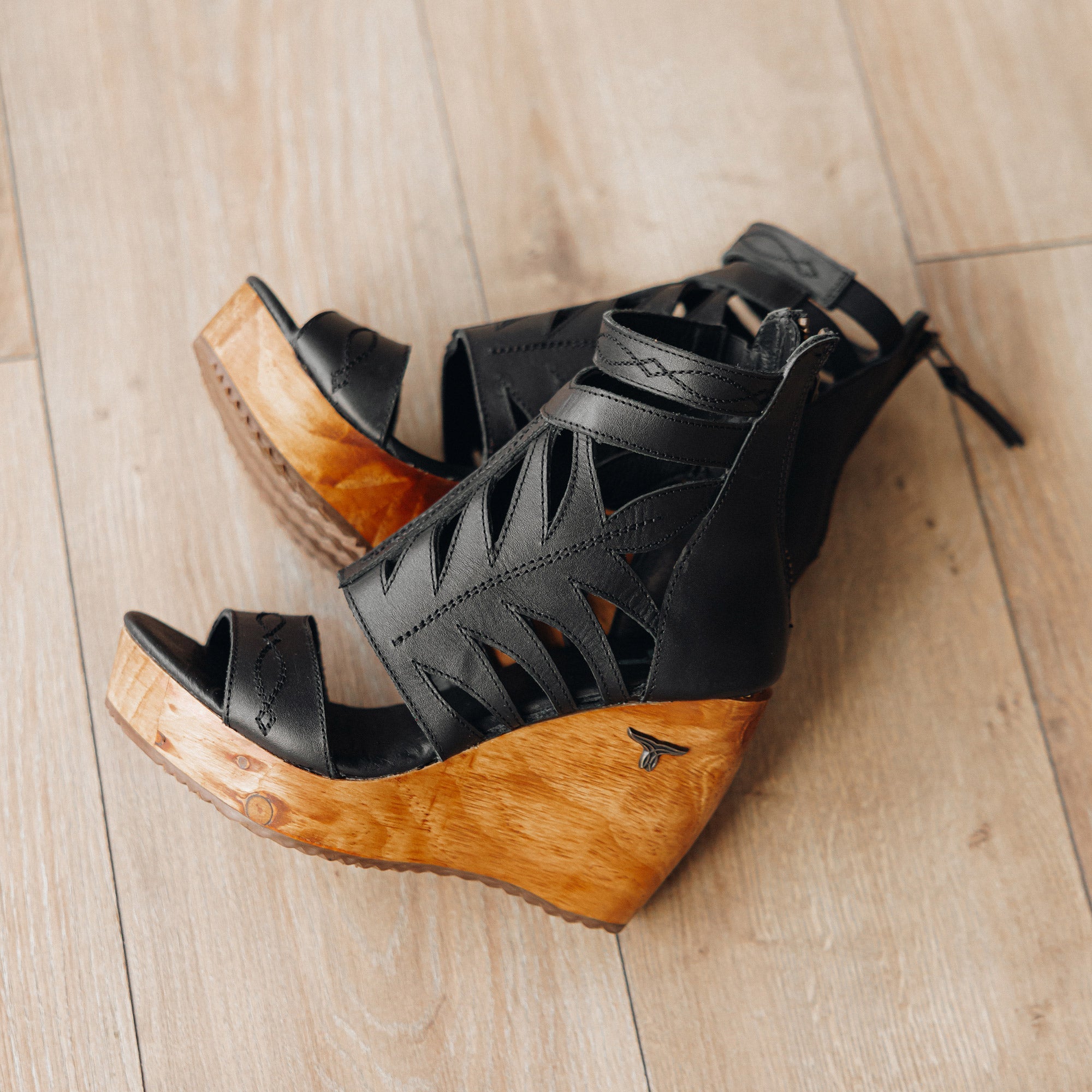 Becca Wedge - Jet Black